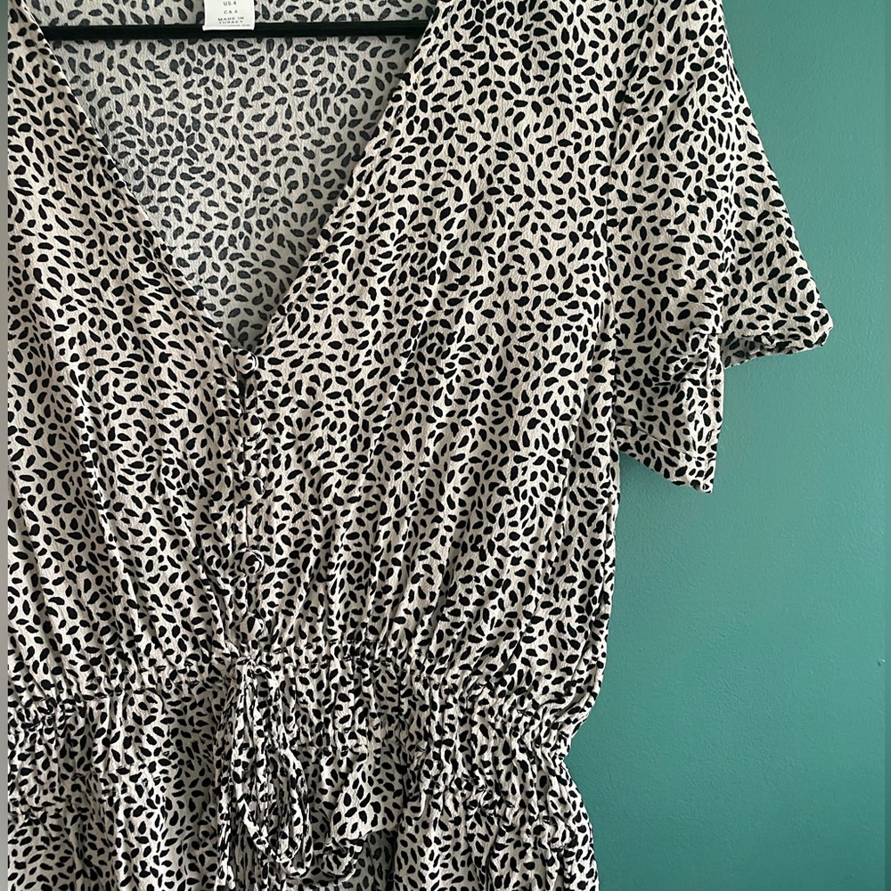 H&M Tan and Black ‘Speckled’ Ruched V-Neck Blouse, Size 4